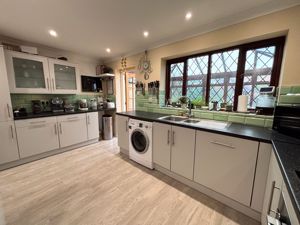 Kitchen (1)- click for photo gallery